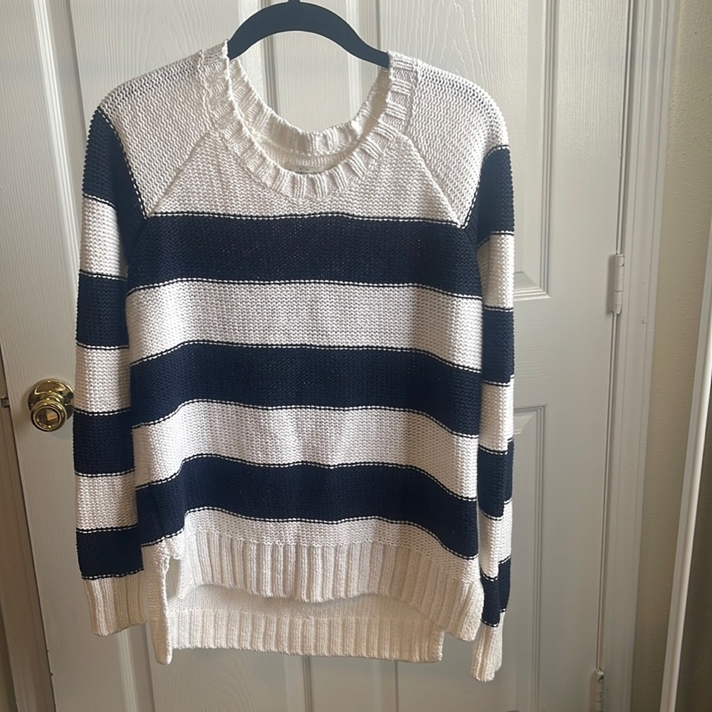 Striped white and navy blue abercrombie and fitch sweater